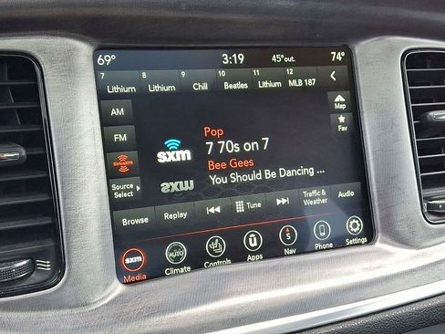 Used 2018 Dodge Charger R/T image 18