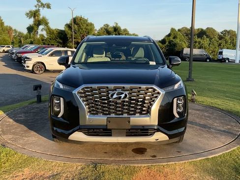 Used 2022 Hyundai Palisade Limited FWD image 2