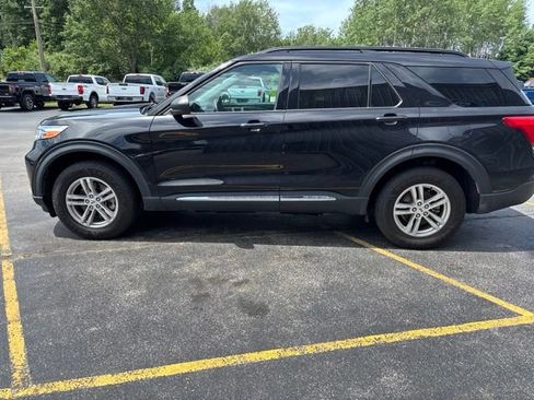 Used 2023 Ford Explorer XLT AWD/4WD image 4