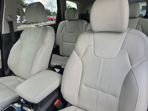Certified 2022 Kia Telluride SX w/ Nightfall Edition Package AWD/4WD image 23