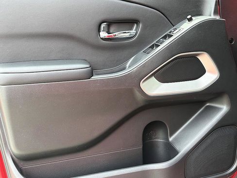 Used 2026 Nissan Frontier SV w/ Tow Package image 15