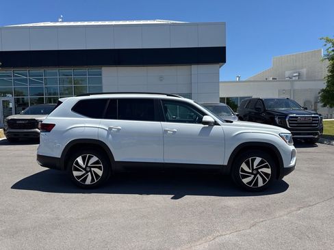 Used 2025 Volkswagen Atlas SE AWD/4WD image 8