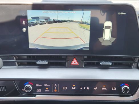 Certified 2025 Kia Sportage EX FWD image 8