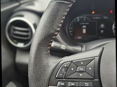 Used 2021 Nissan Kicks SR image 16
