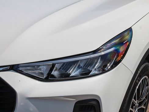 New 2025 Ford Escape SE image 4