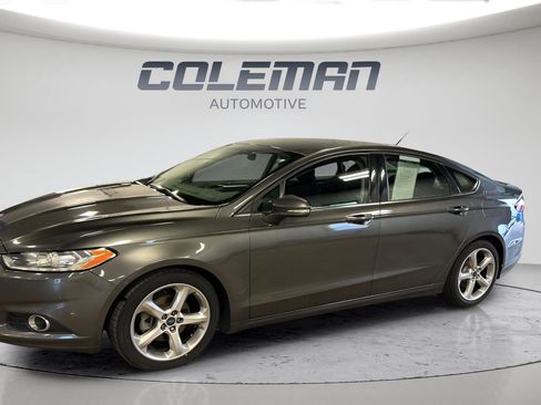 Used 2016 Ford Fusion SE w/ Equipment Group 201A FWD image 4