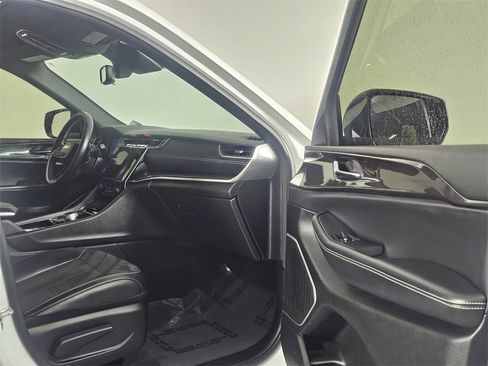 Used 2022 Jeep Grand Cherokee L Altitude image 12