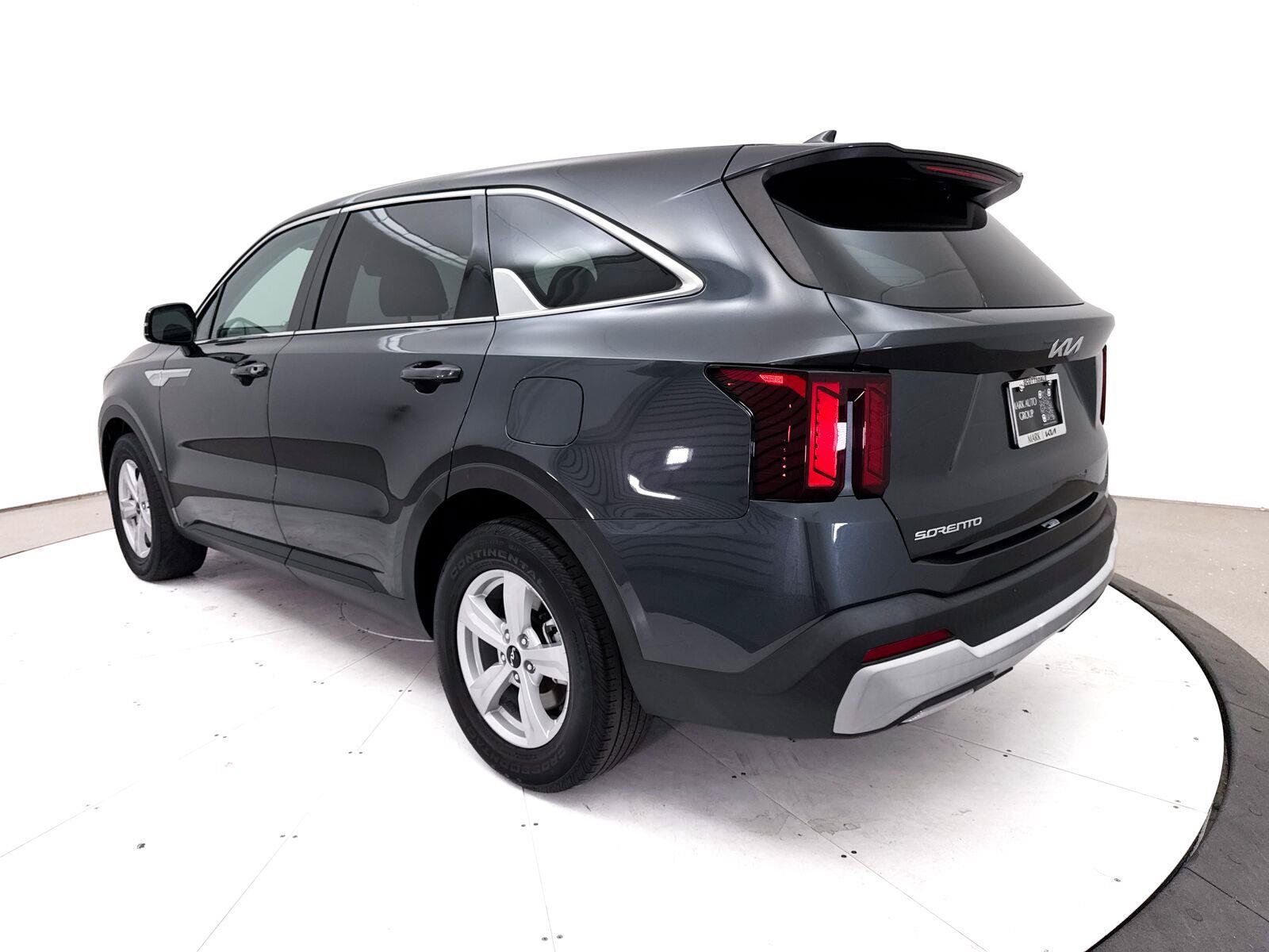 Used 2024 Kia Sorento LX FWD image 16