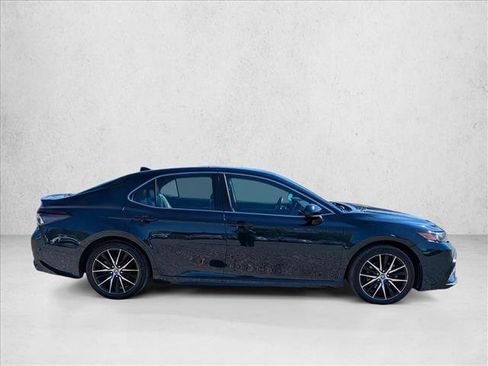 Used 2021 Toyota Camry SE FWD image 4