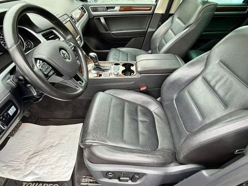 Used 2016 Volkswagen Touareg TDI image 11