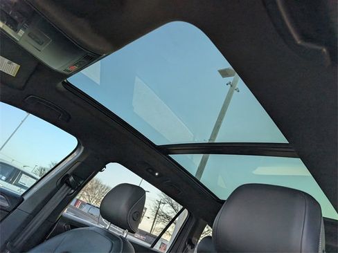 Used 2022 Volkswagen Tiguan SEL R-Line image 27