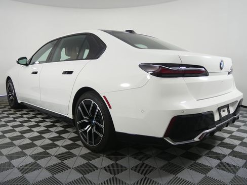 Certified 2025 BMW 740i image 5