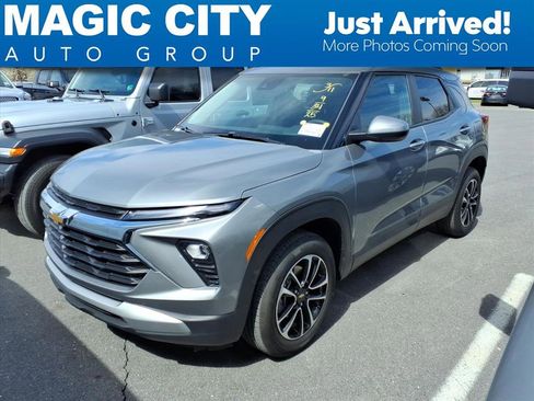 Used 2025 Chevrolet TrailBlazer LT image 1