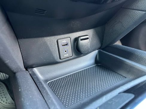 Used 2017 Nissan Rogue SV FWD image 31