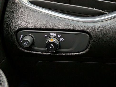 Used 2020 Chevrolet Malibu LT image 18