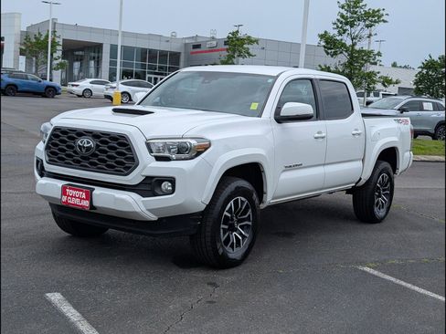 Used 2020 Toyota Tacoma TRD Sport AWD/4WD image 4