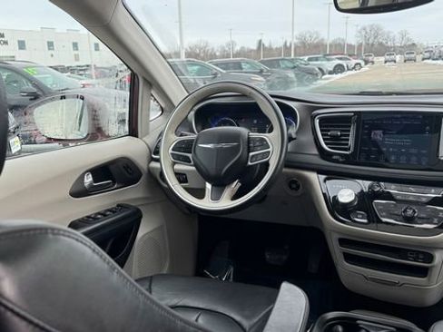 Used 2011 Chrysler Town & Country Touring-L w/ Entertainment Group #2 image 14