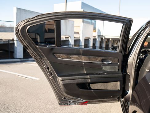 Used 2015 BMW 750Li xDrive image 43