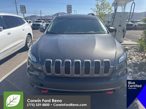Used 2018 Jeep Cherokee Trailhawk AWD/4WD image 2