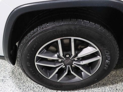 Used 2019 Jeep Grand Cherokee Limited AWD/4WD image 11