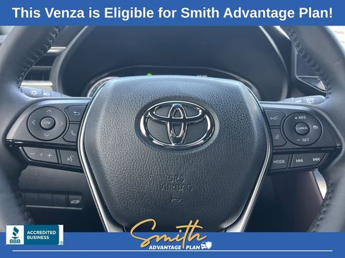 Used 2023 Toyota Venza XLE image 14