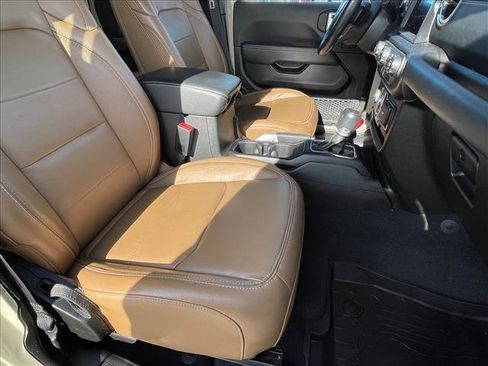 Used 2022 Jeep Wrangler Unlimited Sahara w/ Cold Weather Group image 11