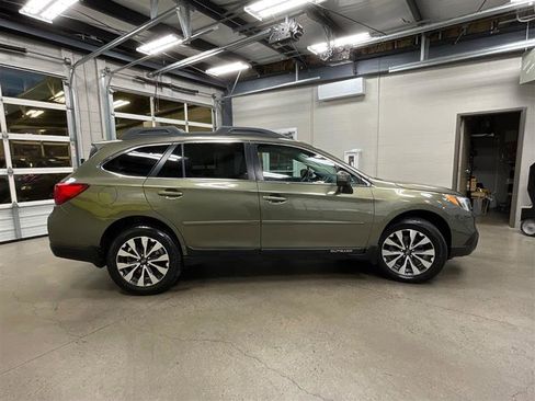 Used 2015 Subaru Outback 3.6R Limited image 6