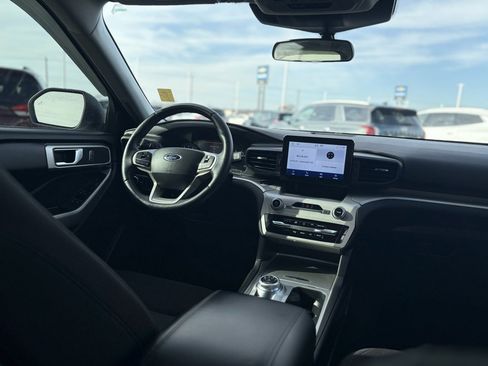 Used 2023 Ford Explorer XLT w/ Class IV Trailer Tow Package image 12