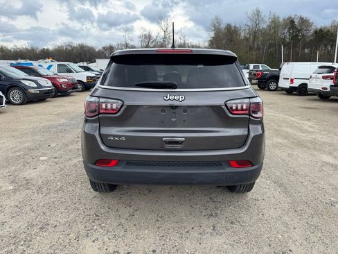 Used 2023 Jeep Compass Sport image 4