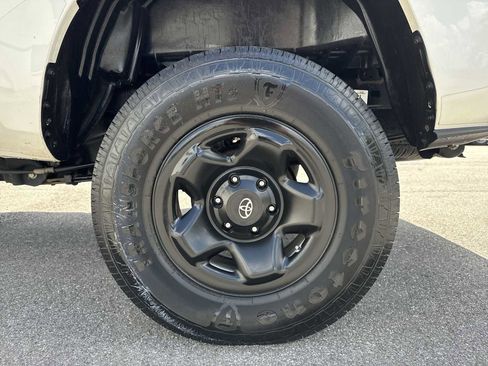 Used 2022 Toyota Tacoma SR RWD image 15