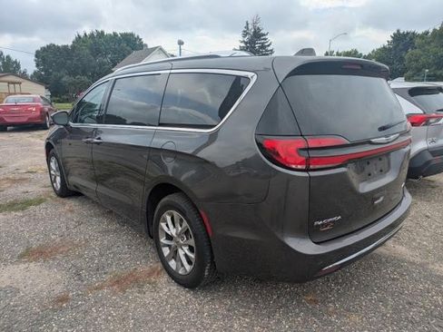 Used 2021 Chrysler Pacifica Touring-L image 4