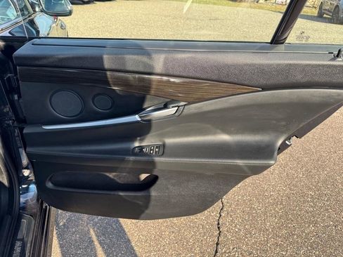 Used 2017 BMW 550i Gran Turismo xDrive image 27