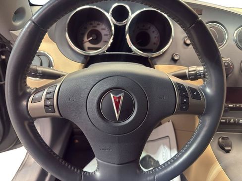 Used 2006 Pontiac Solstice Convertible w/ Premium Package RWD image 17