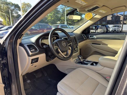 Used 2019 Jeep Grand Cherokee Laredo image 24