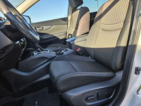 Used 2018 Nissan Rogue SV AWD/4WD image 17