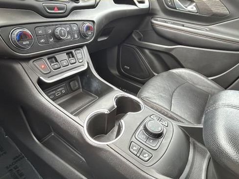 Used 2020 GMC Terrain SLT w/ Preferred Package image 14