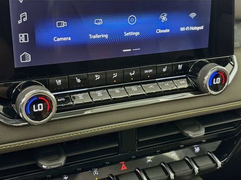Certified 2025 Chevrolet Colorado ZR2 w/ Technology Package AWD/4WD image 19