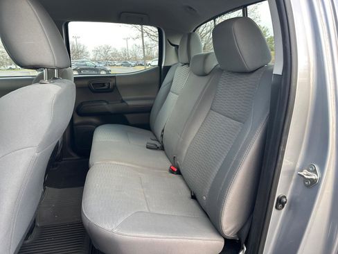 Used 2017 Toyota Tacoma SR image 7
