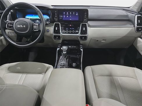 Used 2023 Kia Sorento SX image 10