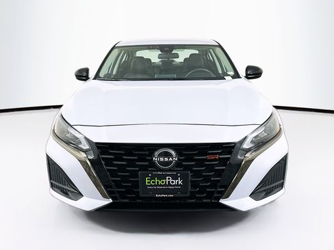 Used 2023 Nissan Altima 2.5 SR FWD image 2