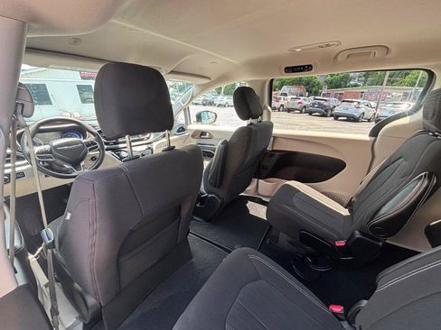 Used 2021 Chrysler Voyager LX FWD image 26