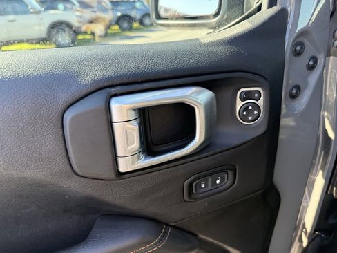 Used 2022 Jeep Wrangler Unlimited Sahara image 15