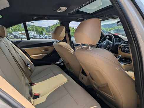 Used 2017 BMW 330i xDrive Sedan AWD/4WD image 16