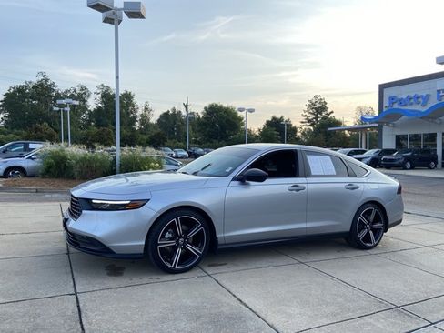Used 2024 Honda Accord Sport image 6