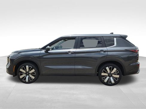 Used 2025 Mitsubishi Outlander SE FWD image 10