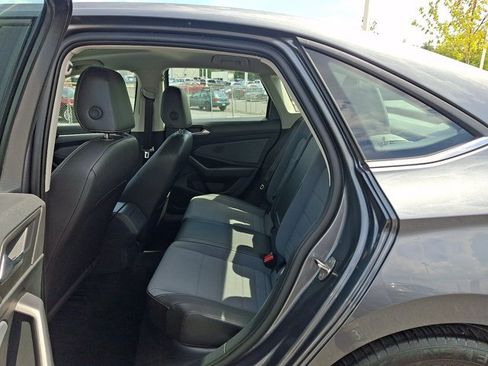 Used 2025 Volkswagen Jetta SE FWD image 10