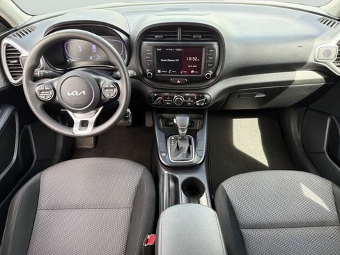 Used 2024 Kia Soul LX w/ Option Group 015 FWD image 8