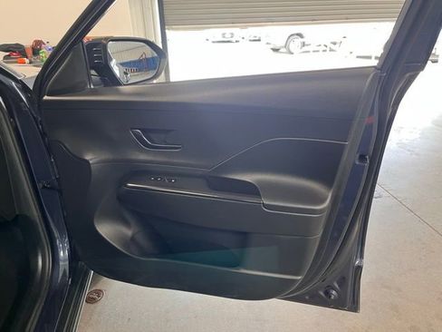 Used 2025 Hyundai Kona SEL image 12