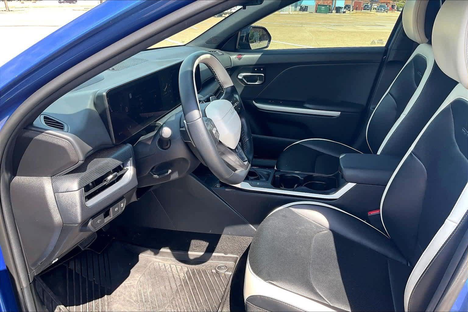 Certified 2025 Kia K4 EX w/ GT-Line Premium Package FWD image 2