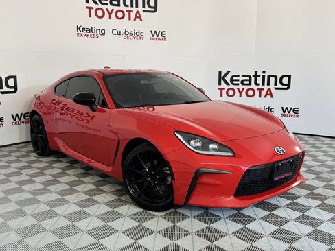 Used 2025 Toyota GR86 Premium RWD image 3
